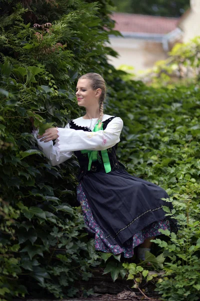 Slovakiska Folklore Dansare Kvinna — Stockfoto