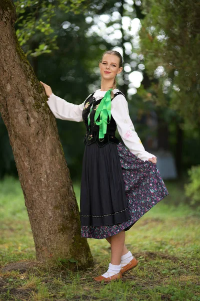 Slovakça Folklor Dansçısı Kadın — Stok fotoğraf