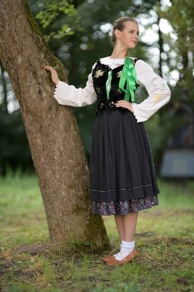 斯洛伐克民俗舞蹈家妇女 — 图库照片