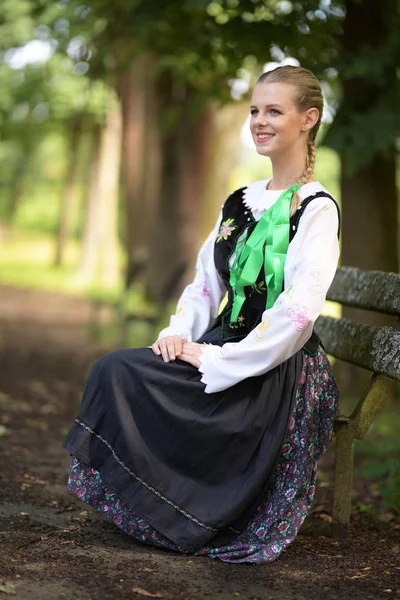 Slovakiska Folklore Dansare Kvinna — Stockfoto