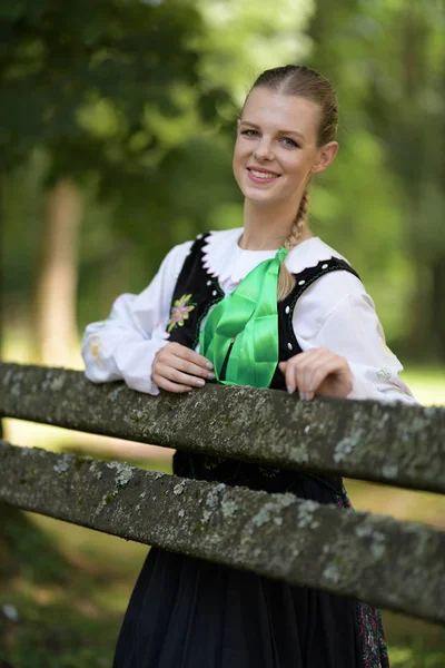 Slovakiska Folklore Dansare Kvinna — Stockfoto