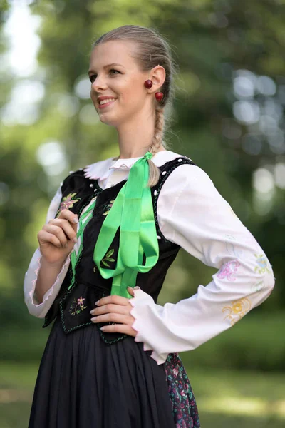 Slovakiska Folklore Dansare Kvinna — Stockfoto