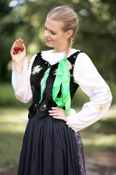 Słowackiego Folkloru Tancerz Kobieta — Zdjęcie stockowe