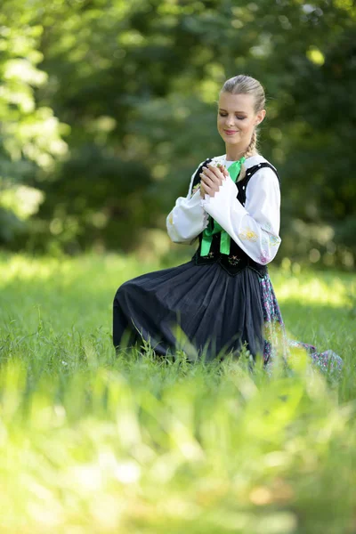 Słowackiego Folkloru Tancerz Kobieta — Zdjęcie stockowe