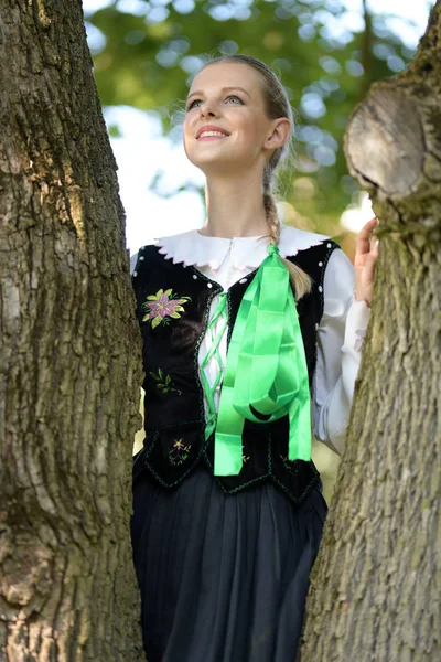 Slovakça Folklor Dansçısı Kadın — Stok fotoğraf