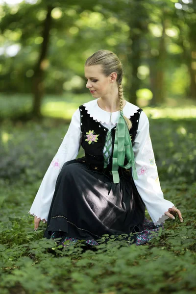 Slovenský Folklor Tanečnice Žena — Stock fotografie