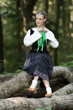 Slovakça folklor dansçısı kadın