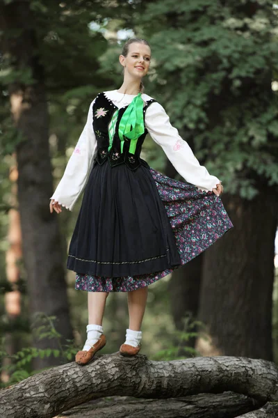 Slovakiska Folklore Dansare Kvinna — Stockfoto