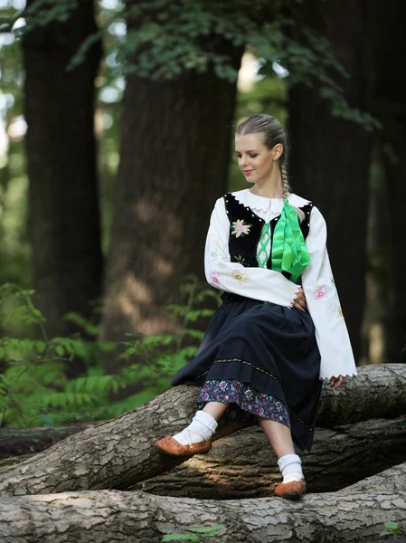 Slovenský Folklor Tanečnice Žena — Stock fotografie