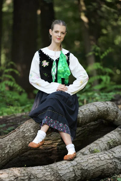 Slovakça Folklor Dansçısı Kadın — Stok fotoğraf