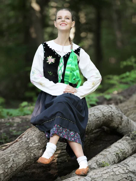 Slovakça Folklor Dansçısı Kadın — Stok fotoğraf