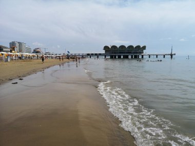 Deniz kıyısının güzel manzarası