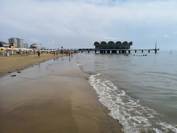 Deniz kıyısının güzel manzarası