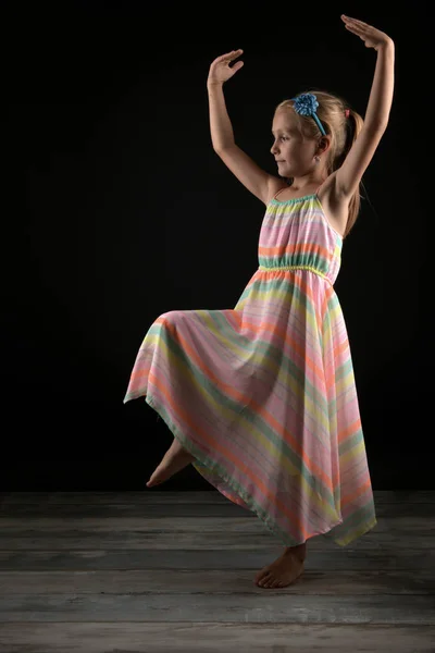 Pequena Dançarina Estúdio — Fotografia de Stock