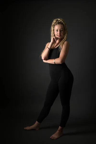 Sexy Frau Tanzt Dancehall — Stockfoto