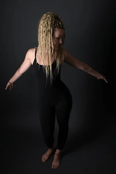 Sexy Mulher Dançando Dancehall — Fotografia de Stock