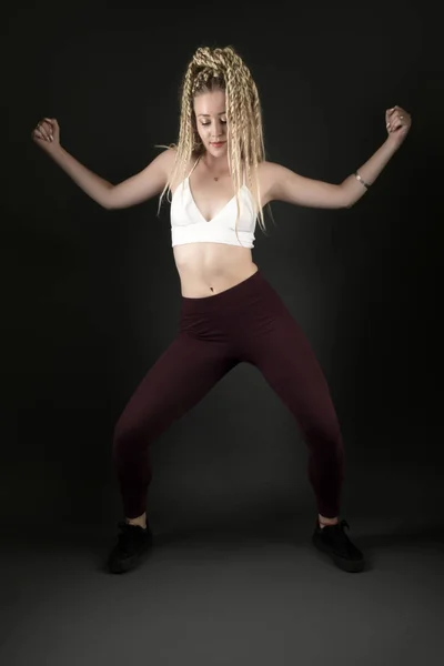 Sexy Frau Tanzt Dancehall — Stockfoto