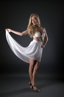 Güzel mutlu sarışın kadın