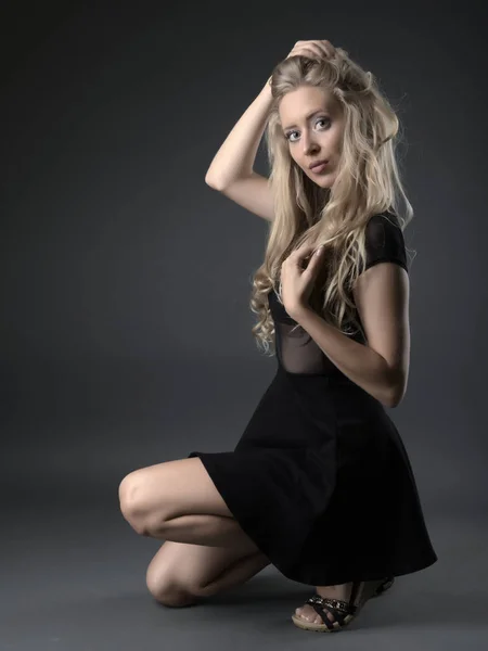 Mooie Gelukkig Blonde Vrouw — Stockfoto