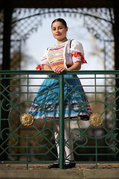 年轻美丽的斯洛伐克妇女 — 图库照片
