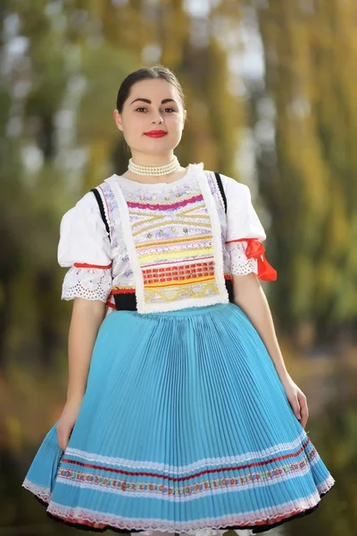 Молода Красива Словачка Традиційному Одязі — стокове фото