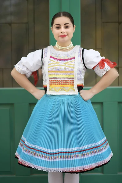 Ung Vacker Slogan Kvinna Traditionell Kostym — Stockfoto