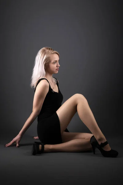 Mode Studio Foto Von Wunderschönen Sinnlichen Frau Mit Blonden Haaren — Stockfoto