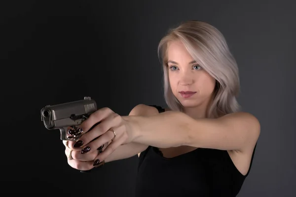 Beautiful Woman Gun — Stok fotoğraf