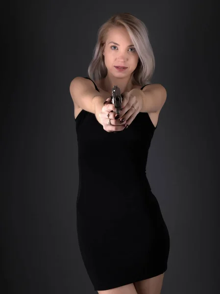 Beautiful Woman Gun — Stok fotoğraf