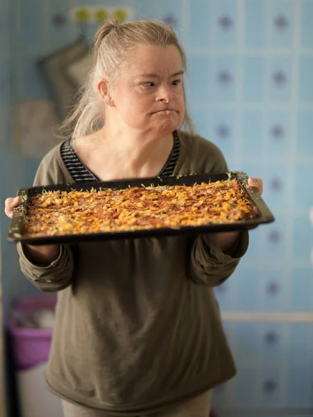 Syndrome Woman Home Made Pizza — Stock Photo, Image