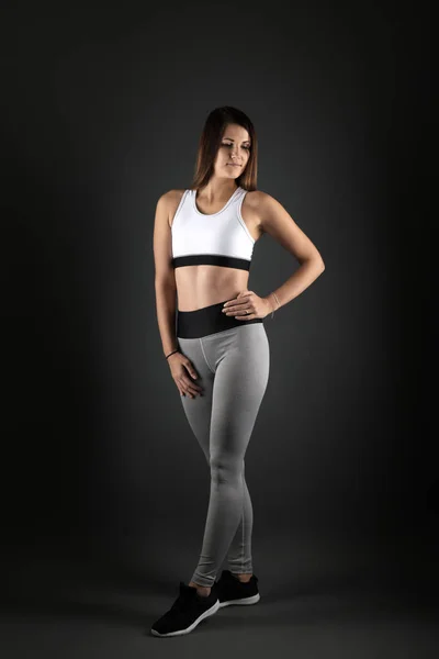 Jeune Femme Fitness Vêtements Sport Sur Fond Noir — Photo