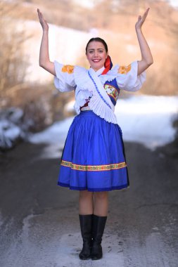 Slovak folklor. Geleneksel kostüm. Slovakça kız 