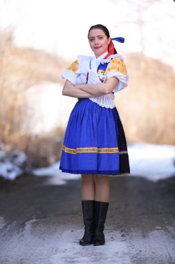 Slovak folklor. Geleneksel kostüm. Slovakça kız 