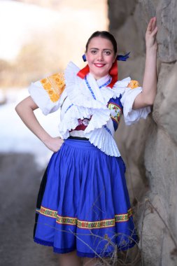 Slovak folklor. Geleneksel kostüm. Slovakça kız 