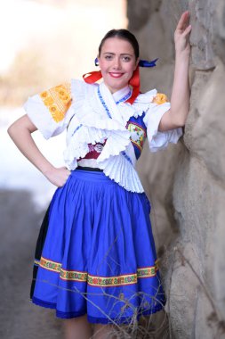 Slovak folklor. Geleneksel kostüm. Slovakça kız 