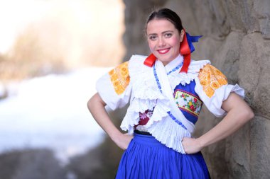 Slovak folklor. Geleneksel kostüm. Slovakça kız 