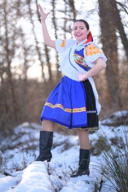 Slovak folklor. Geleneksel kostüm. Slovakça kız 