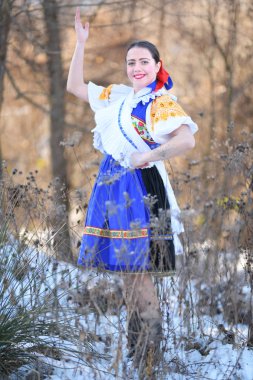 Slovak folklor. Geleneksel kostüm. Slovakça kız 