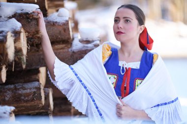 Slovak folklor. Geleneksel kostüm. Slovakça kız 