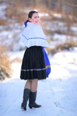 Slovak folklor. Geleneksel kostüm. Slovakça kız 