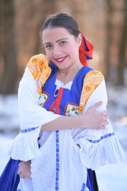 Slovak folklor. Geleneksel kostüm. Slovakça kız 