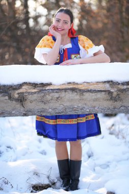 Slovak folklor. Geleneksel kostüm. Slovakça kız 