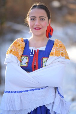 Slovak folklor. Geleneksel kostüm. Slovakça kız 