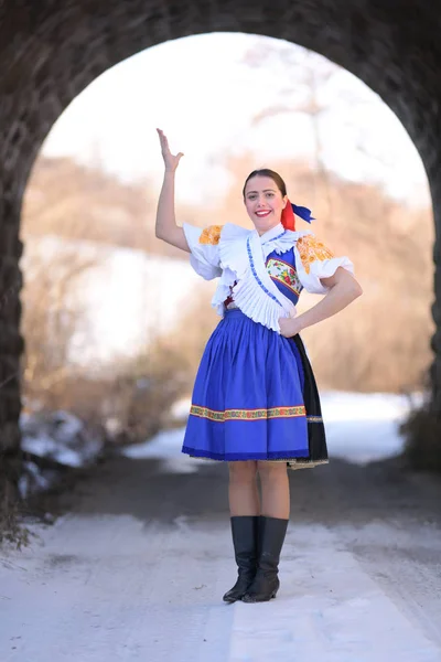 斯洛伐克民间传说 传统服装 斯洛伐克女孩 — 图库照片
