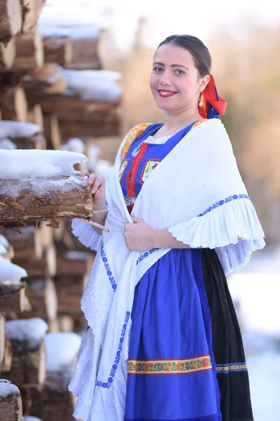 スロバキア民話 伝統的な衣装 スロバキア ガール — ストック写真