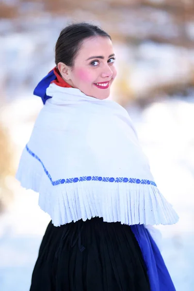 Folklor Słowacki Tradycyjny Strój Słowacka Dziewczyna — Zdjęcie stockowe