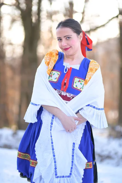 Folklor Słowacki Tradycyjny Strój Słowacka Dziewczyna — Zdjęcie stockowe