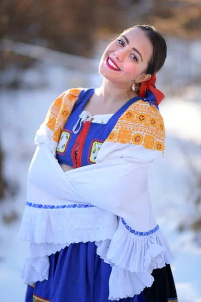 Szlovák Folklór Népviselet Szlovák Lány — Stock Fotó