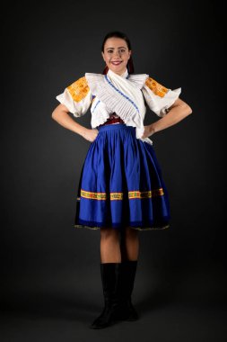 Slovak folklor. Geleneksel kostüm. Slovakça kız 