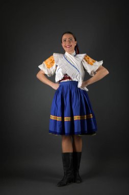 Slovak folklor. Geleneksel kostüm. Slovakça kız 